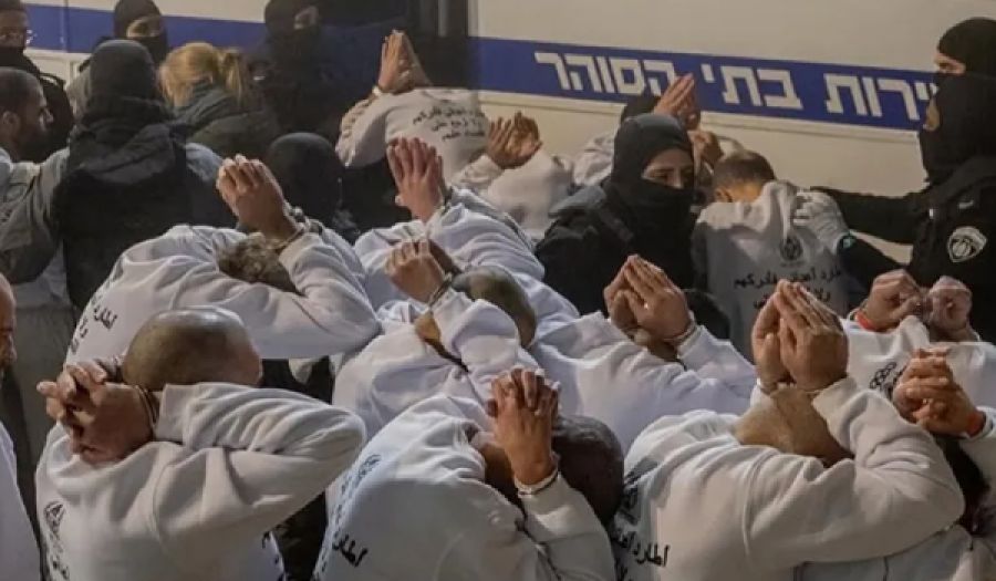 من لأسرى فلسطين  وقد نصبت لهم  أعواد المشانق؟!