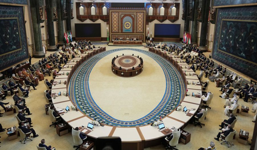 القمم العربية تآمر وسراب