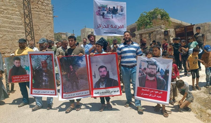 في جمعة "الفزعة للحرائر" تواصل المظاهرات الشعبية  ضد انتهاكات مخابرات هيئة تحرير الشام